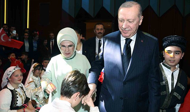 Cumhurbaşkanı Erdoğan: "İnsanlık zincirinin ebediyet halkası olan siz çocuklarımız geleceğimizi şekillendireceksiniz"