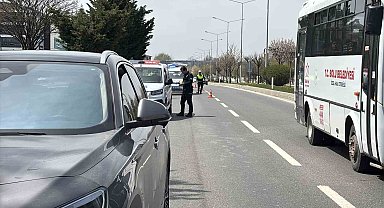 D-100'de karşıya geçmek isterken cipin çarptığı yaşlı adam ağır yaralandı