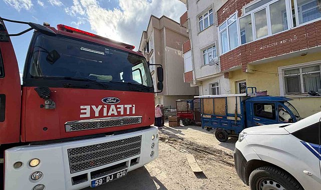 Dairedeki kartonlardan çıkan yangın söndürüldü
