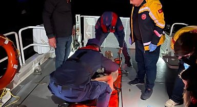Demre Kaleköy'de rahatsızlanan kişi, sahil güvenlik botuyla tahliye edildi
