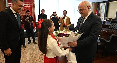 Denizli Valisi Köşger, makam koltuğunu minik İpek'e devretti