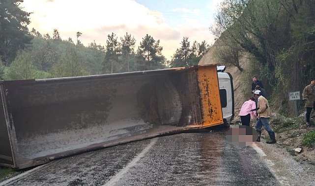 Denizli'de hafriyat kamyonu devrildi: 1 ölü