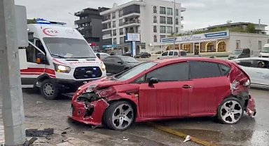 Denizli'de zincirleme trafik kazası: 4 yaralı