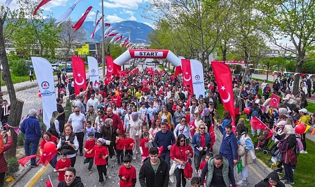 Denizli'de 23 Nisan Coşkusu çocuk koşusuyla başladı