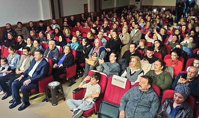 Devrek'te düzenlenen Türk Halk Müziği konseri büyük ilgi gördü