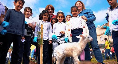 Didim'de fidanlar toprakla buluştu