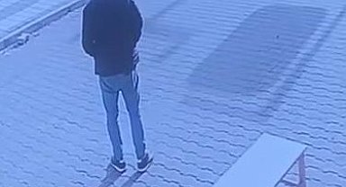 Diyarbakır'da 2 öğrencinin yaralandığı kaza anı güvenlik kameralarına yansıdı