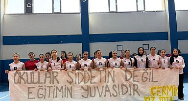 Diyarbakır'da öğrencilerin açtığı pankart duygulandırdı