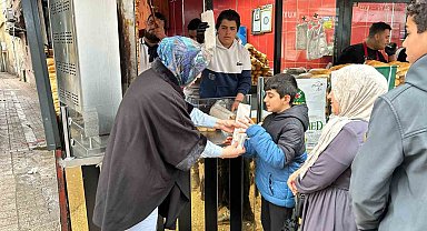 Diyarbakırlı esnaftan Kutlu Doğum Haftası'nda 2 bin kişiye döner ikramı