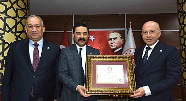 Doğu Anadolu İhracatçılar Birliği Başkanı Ömer Madırlı, mazbatasını aldı