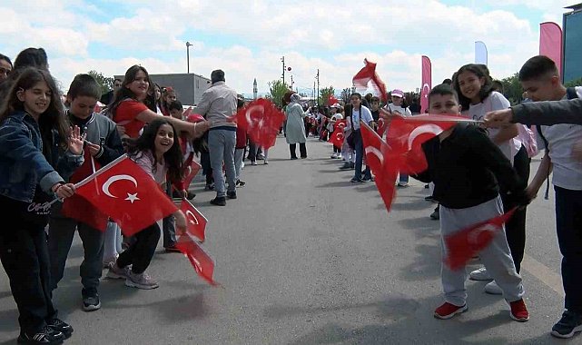 Dünya çocukları 23 Nisan için Menteşe'ye geliyor