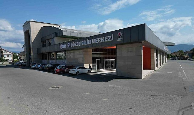 Düzce Belediyesi'nden öğrencilere ve ailelere akademik destek