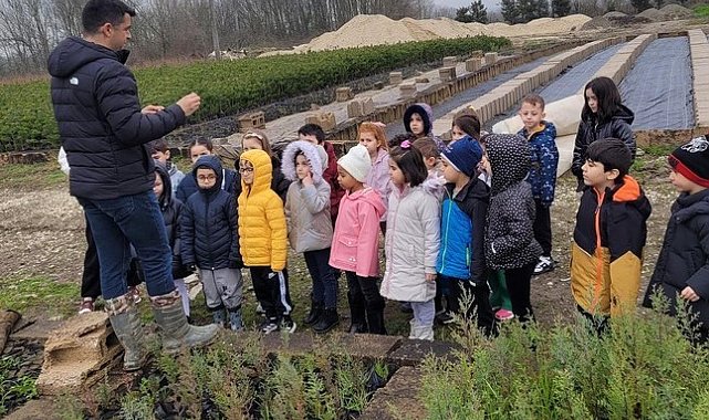 Düzce' de minik eller büyük ormanlar oluşturmak için çalıştı