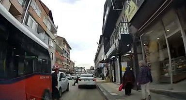 Düzce'de yayaya çarpan sürücü direksiyonu başkasına devretti