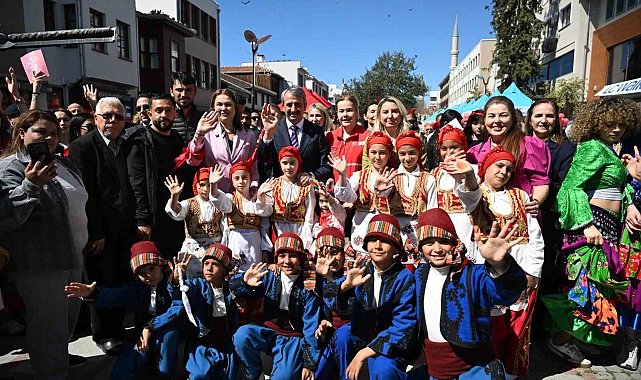 Edirne'de Dünya Romanlar Günü'nde renkli görüntüler