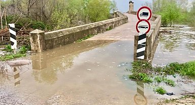 Edirne'de Tunca Nehri taştı: Saraçhane Köprüsü trafiğe kapandı