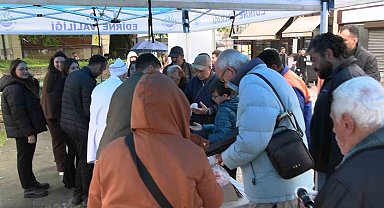 Edirne'de vatandaşlara 22 kilo Kakava kurabiyesi ikram edildi