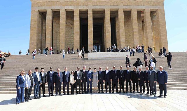 Edremit Belediyesi Ata'nın huzuruna çıktı