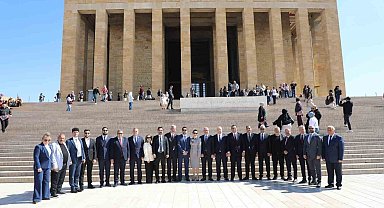 Edremit Belediyesi Ata'nın huzuruna çıktı