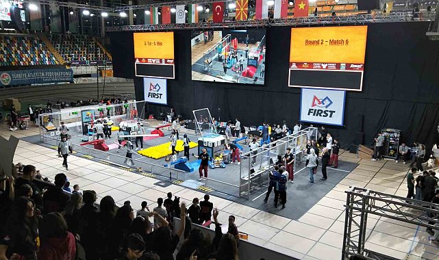 Ege'nin genç yetenekleri, geleceğin teknolojilerini FRC'de yarıştırdı