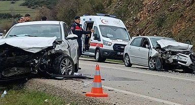 Eğirdir'de zincirleme kazada 3 kişi yaralandı