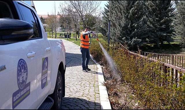 Elazığ'da haşereyle mücadele sürüyor