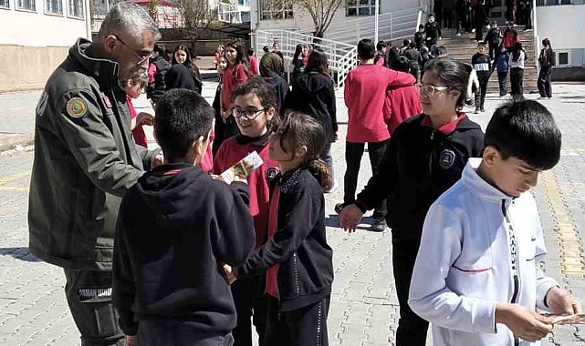 Elazığ'da öğrencilere orman yangını ile mücadele çalışması
