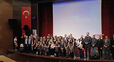 Elazığ'da öğretmen, veli ve öğrencilerden oluşan koro büyük beğeni topladı