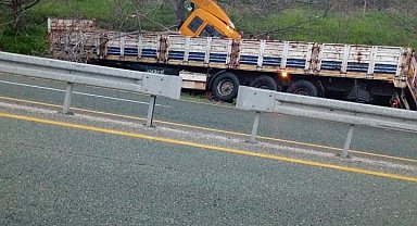 Elazığ'da tır yoldan çıktı: 1 yaralı