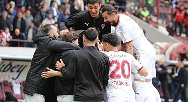 Elazığspor 21 futbolcuyla Adana'ya gitti