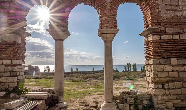 Enez Kalesi'ne 'bin liralık' ihmal!