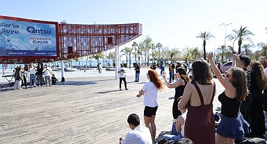 Erasmuslu gençlerden Antalya'da mini konser