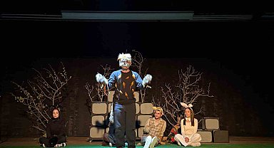 Erzincan'da çocuklara özel tiyatro gösterisi sahnelendi