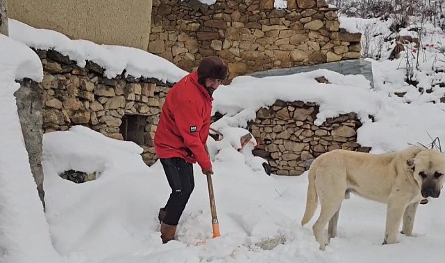 Erzincan'da hava soğudu, yüksek kesimlere kar yağdı