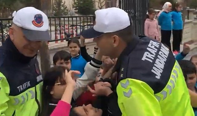 Erzincan'da öğrencilere trafik farkındalık eğitimi