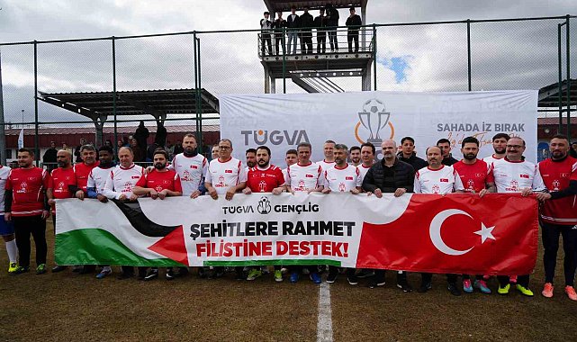Erzurum protokolü ve Erzurumsporlu yıldızlar gençler için sahaya indi