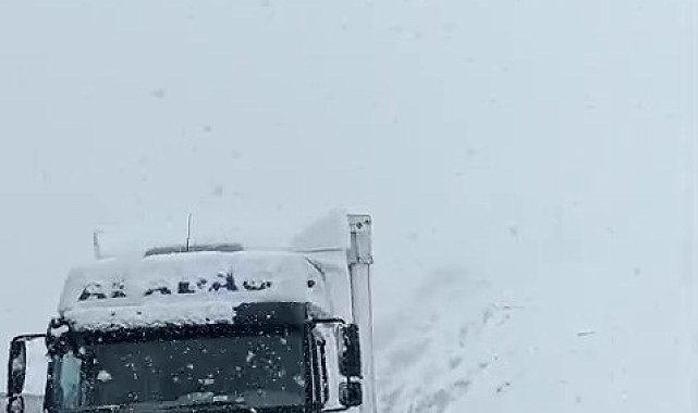 Erzurum'da ulaşıma kar engeli