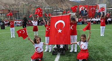 Erzurum'un Oltu ilçesinde 23 Nisan coşkusu