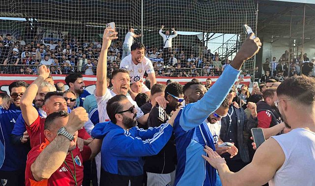 Erzurumspor FK maçtan sonra şampiyonluğunu kutladı