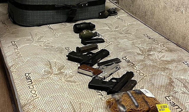 Esenyurt'ta bir eve düzenlenen operasyonda uyuşturucu ve el bombası ele geçirdi