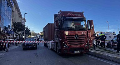 Esenyurt'ta tırın çarptığı kadın hayatını kaybetti