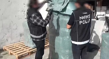 Esenyurt'ta kargoya gizlenmiş 28 kiloluk uyuşturucu ele geçirildi