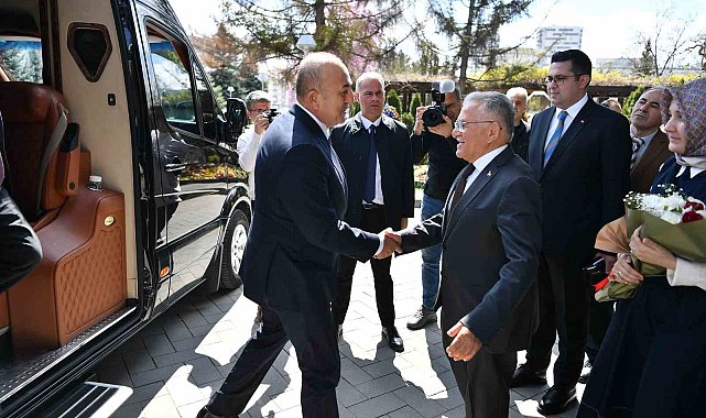 Eski bakan Çavuşoğlu: "Kayseri, dünyaya örnek bir şehir"