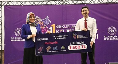 Eskişehir'de genç şairler il birinciliği için yarıştı