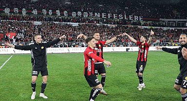 Eskişehirspor turu çiftetelliyle kutladı