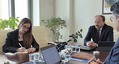 ETÜ Öğrencisi Gizem Nur Ünlü, Rektör Çakmak'ın yoğun çalışma gününe eşlik etti