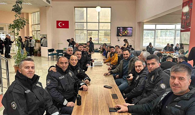 ETÜ'lü gençlerden polislere anlamlı sürpriz