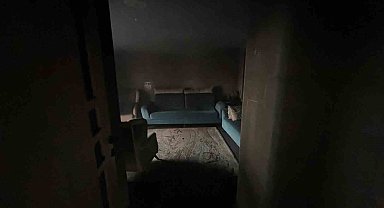Evini ateşe verdi, kaçarken yakalandı