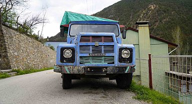 Evinin önünde odunluk olarak kullandığı kamyonu İstanbul'da ceza yedi