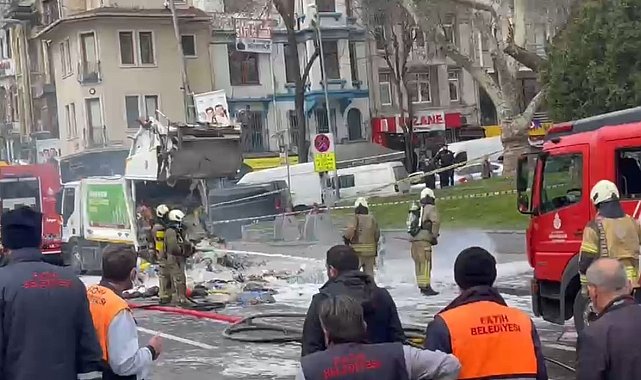 Fatih'te çöp kamyonunda yangın: Cadde trafiğe kapatıldı